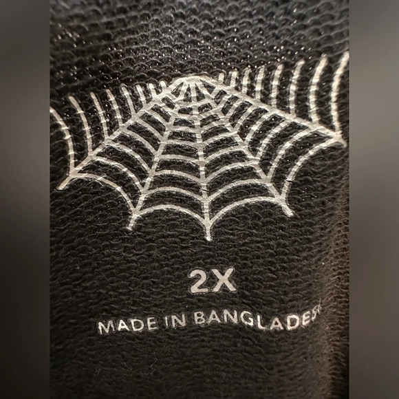 Black and white long sleeves spider web print scoop neck pullover shirt - Picture 4 of 5